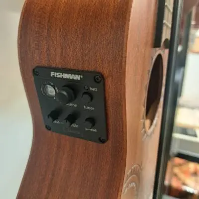 Luna Uke Bass 2